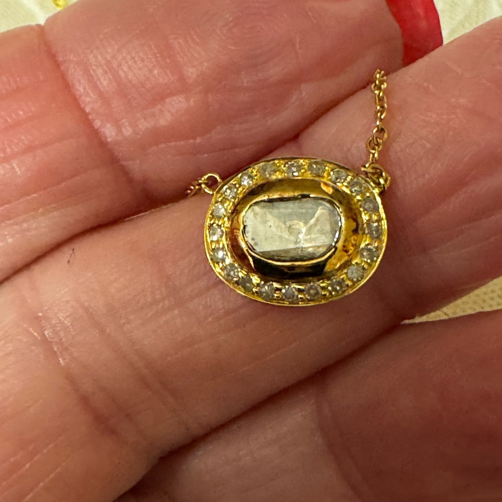 Elegant natural diamond untreated with carat weight of 1 carat.